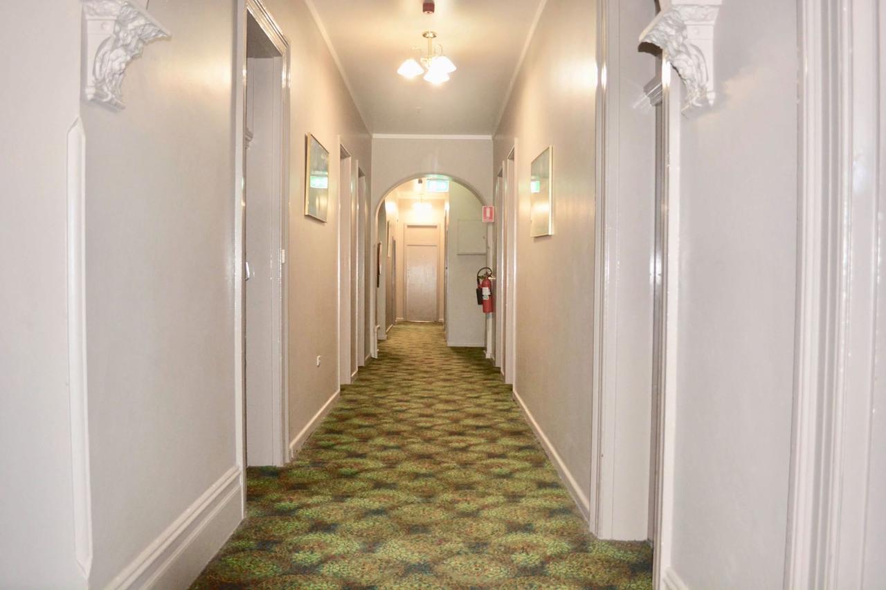 Commercial Hotel Motel Литгоу Екстериор снимка