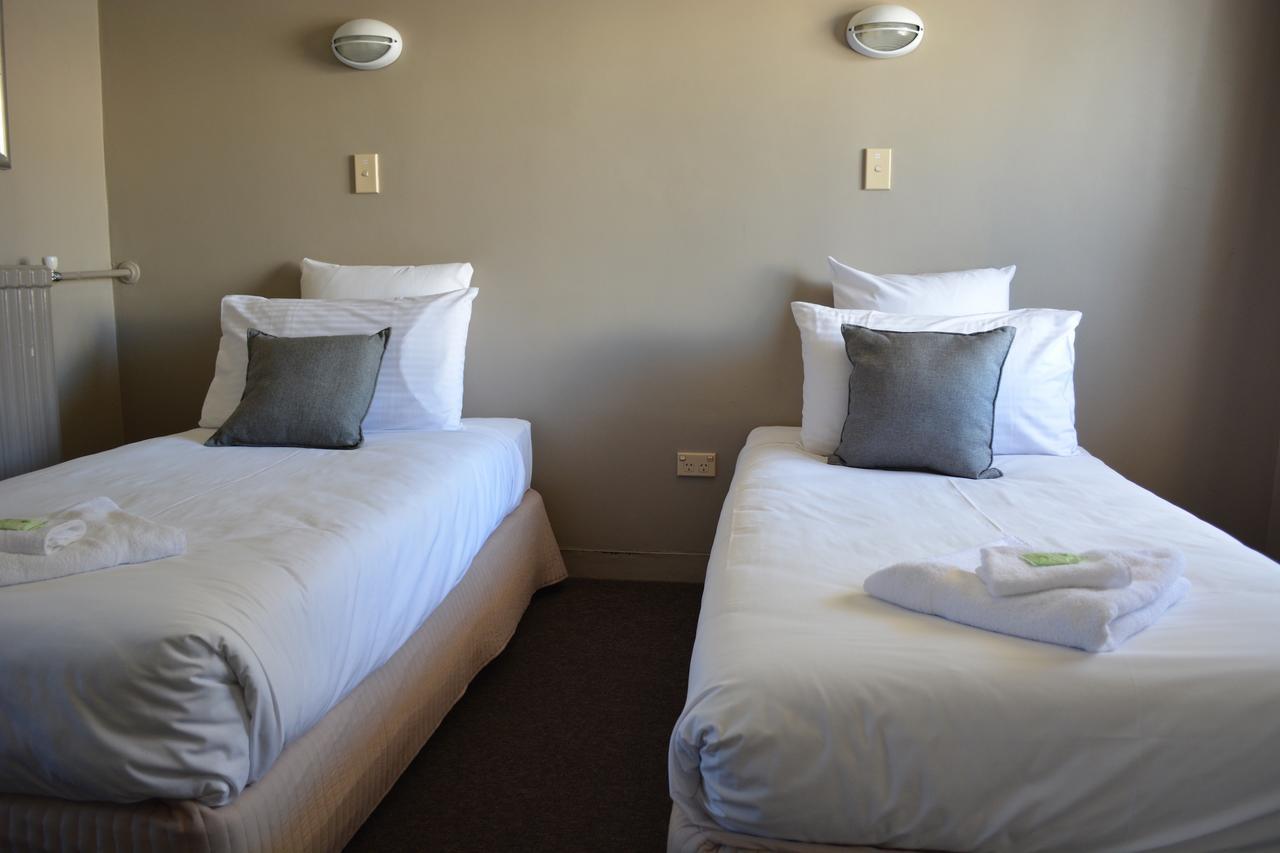 Commercial Hotel Motel Литгоу Екстериор снимка