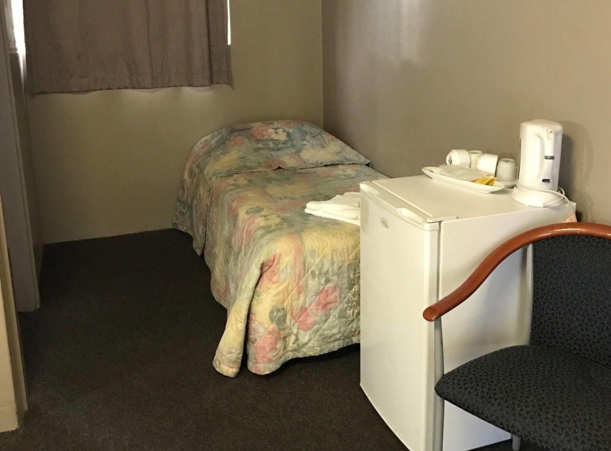 Commercial Hotel Motel Литгоу Екстериор снимка