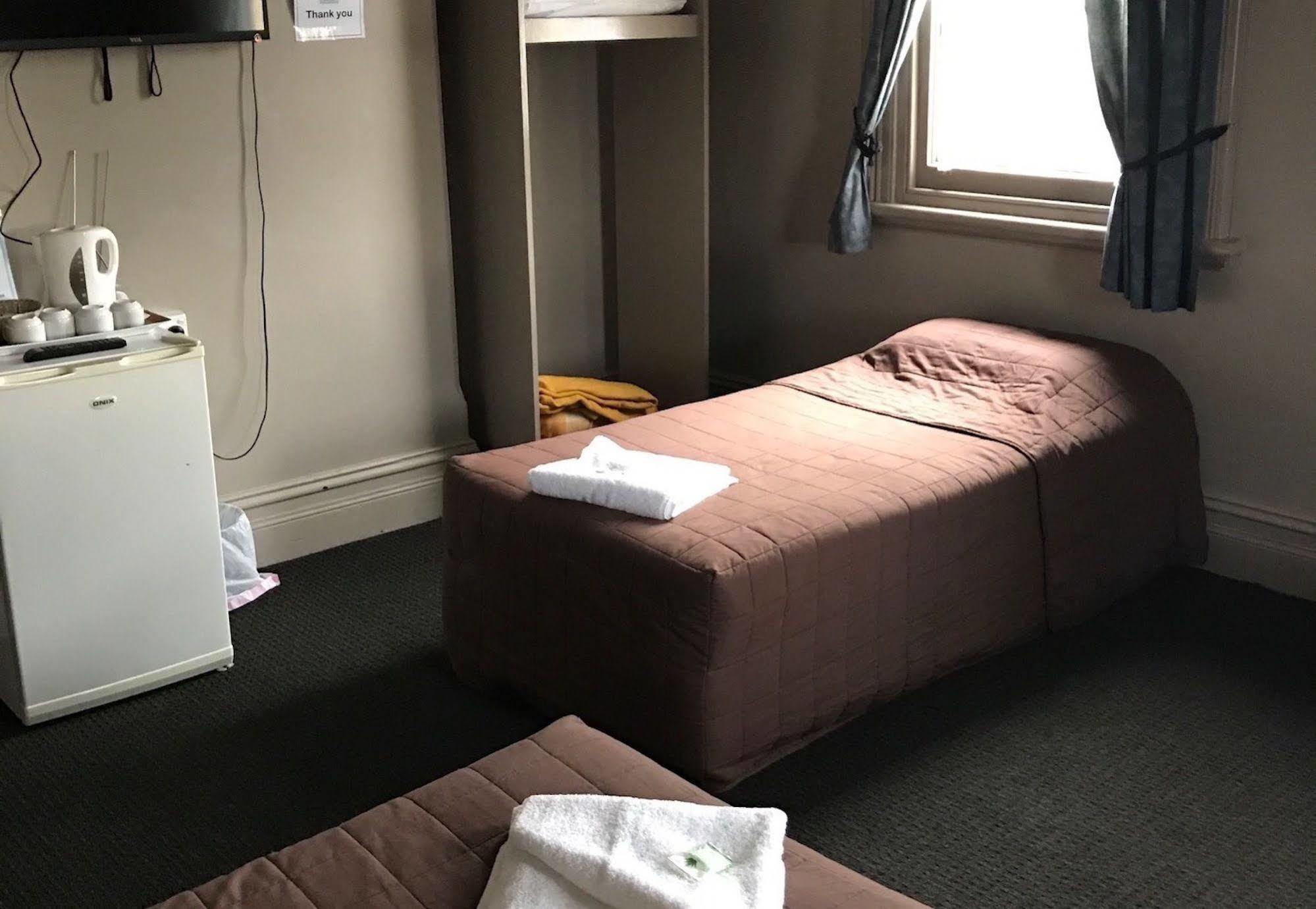 Commercial Hotel Motel Литгоу Екстериор снимка