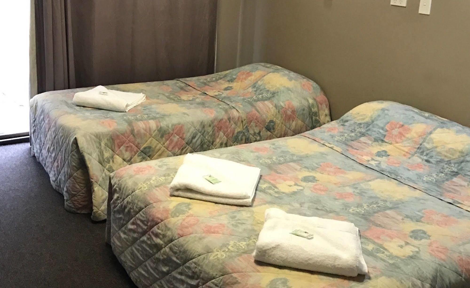 Commercial Hotel Motel Литгоу Екстериор снимка