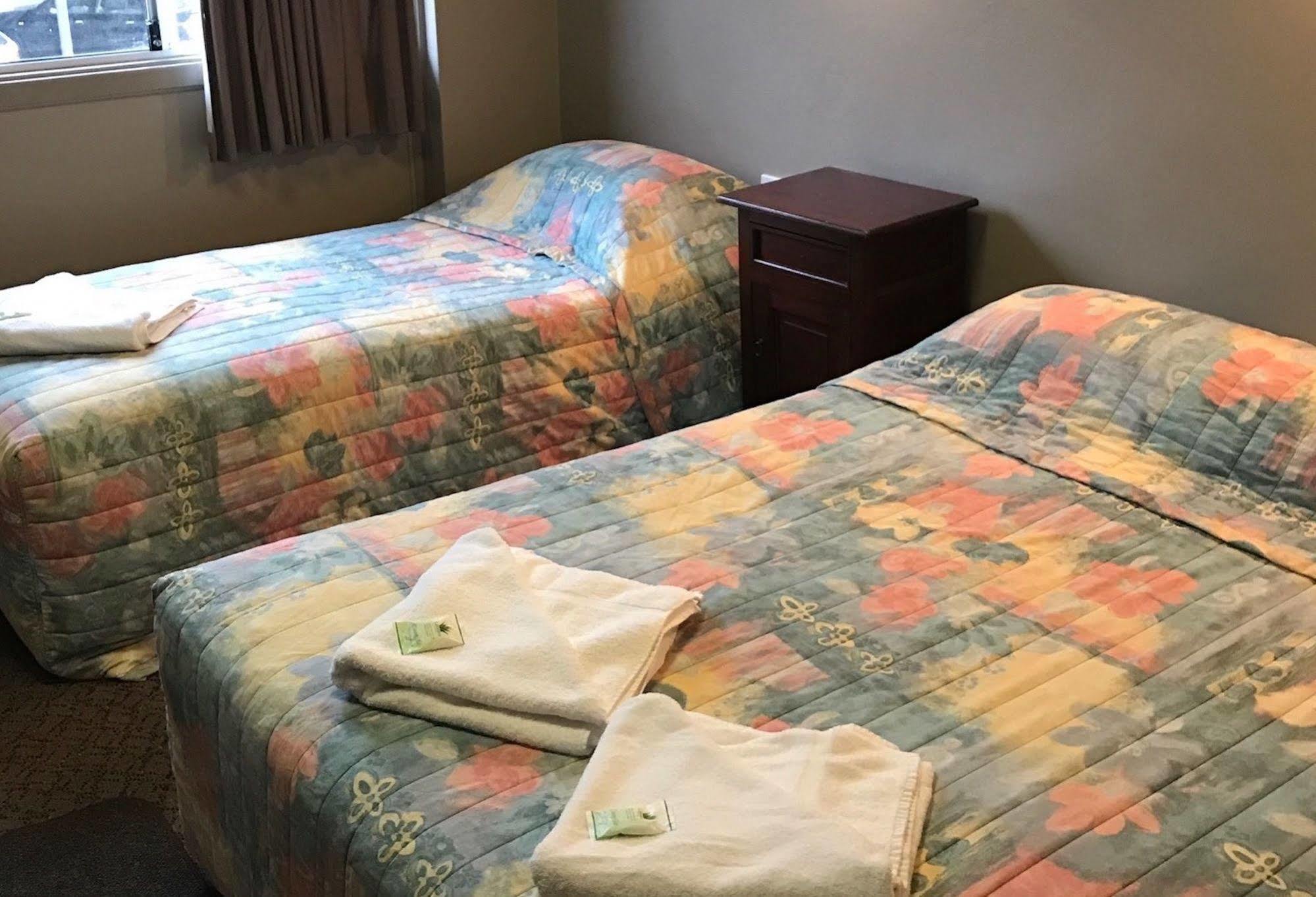 Commercial Hotel Motel Литгоу Екстериор снимка
