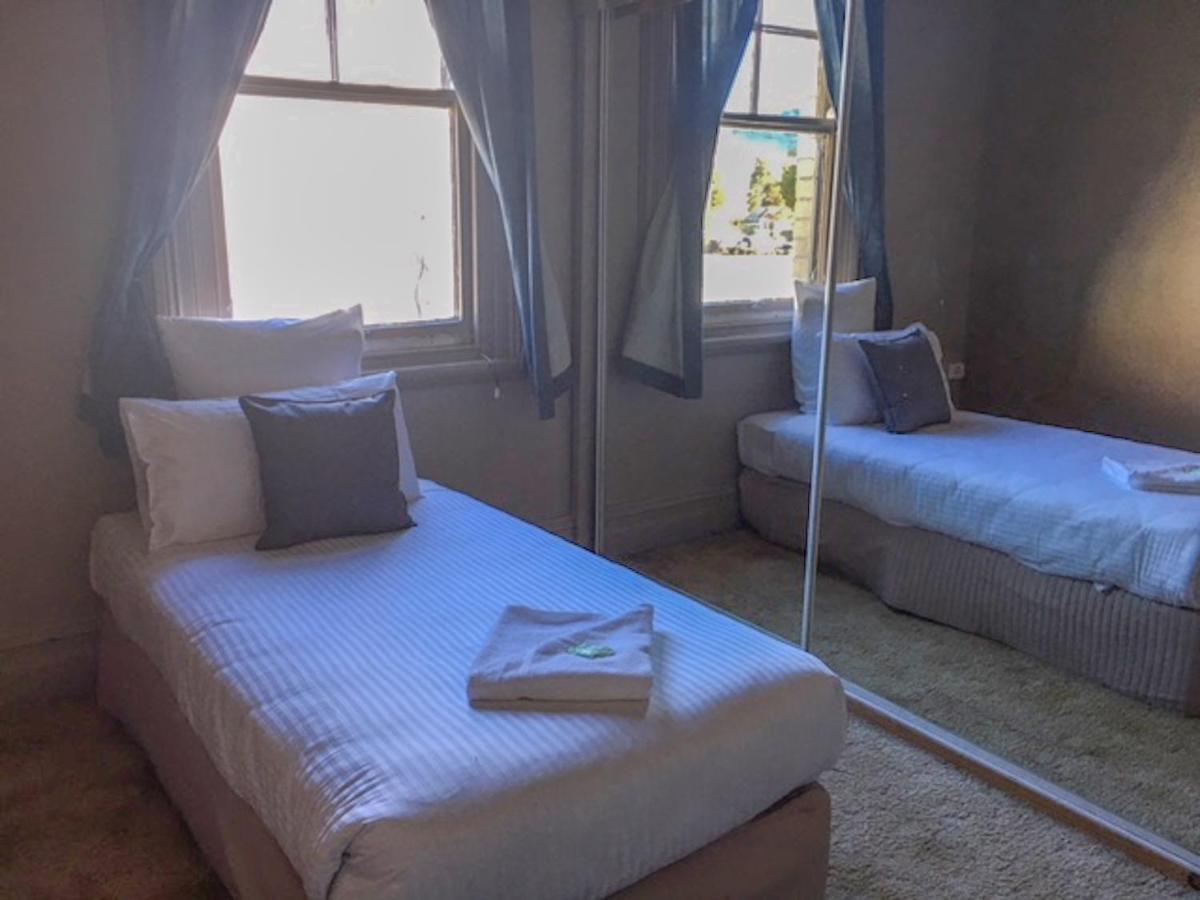 Commercial Hotel Motel Литгоу Екстериор снимка