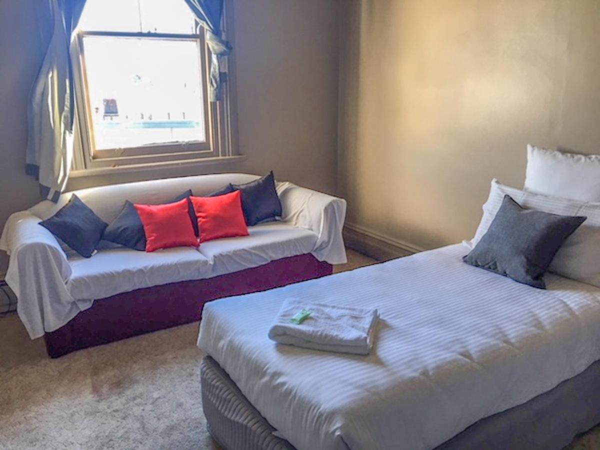 Commercial Hotel Motel Литгоу Екстериор снимка