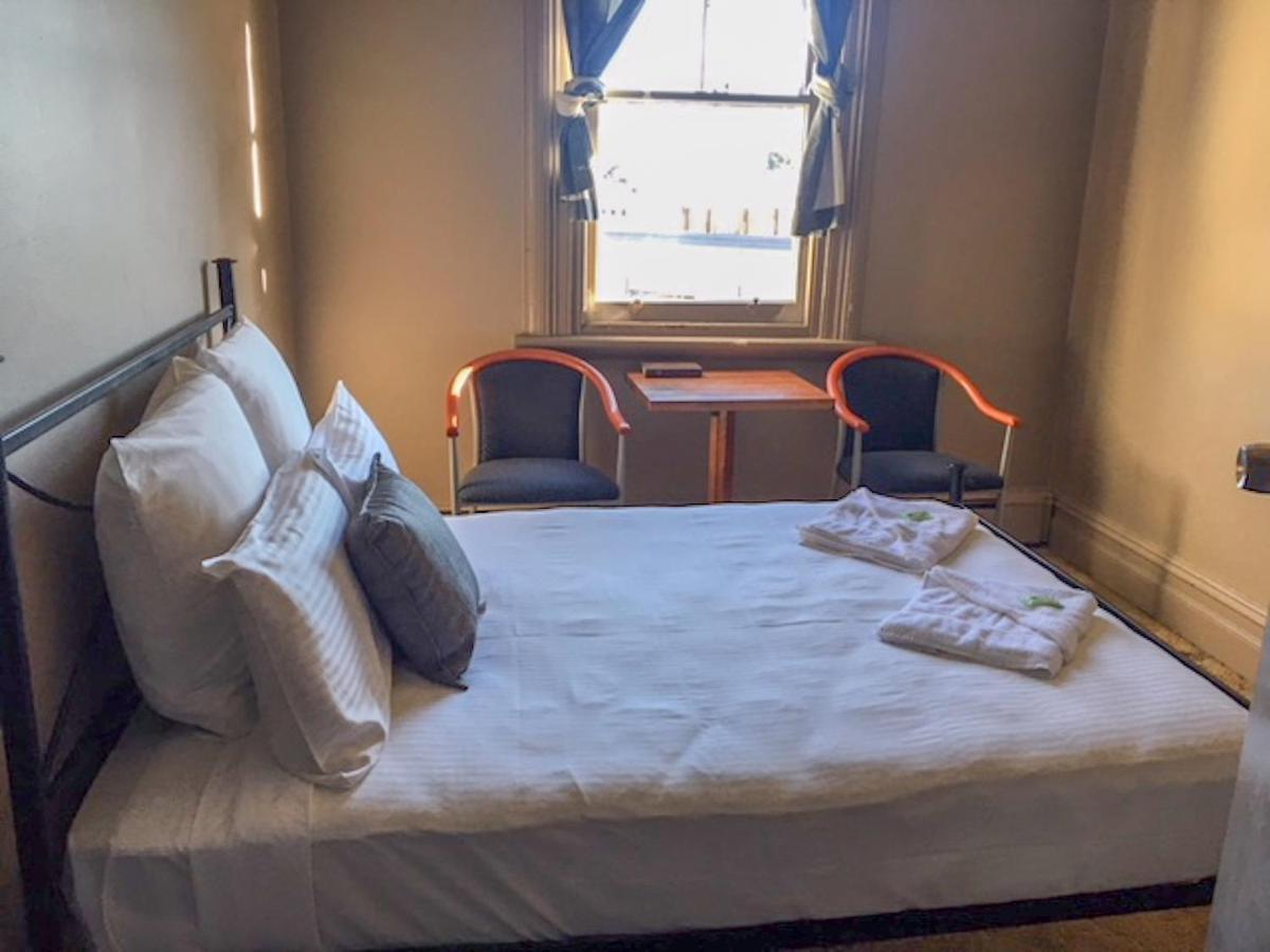 Commercial Hotel Motel Литгоу Екстериор снимка