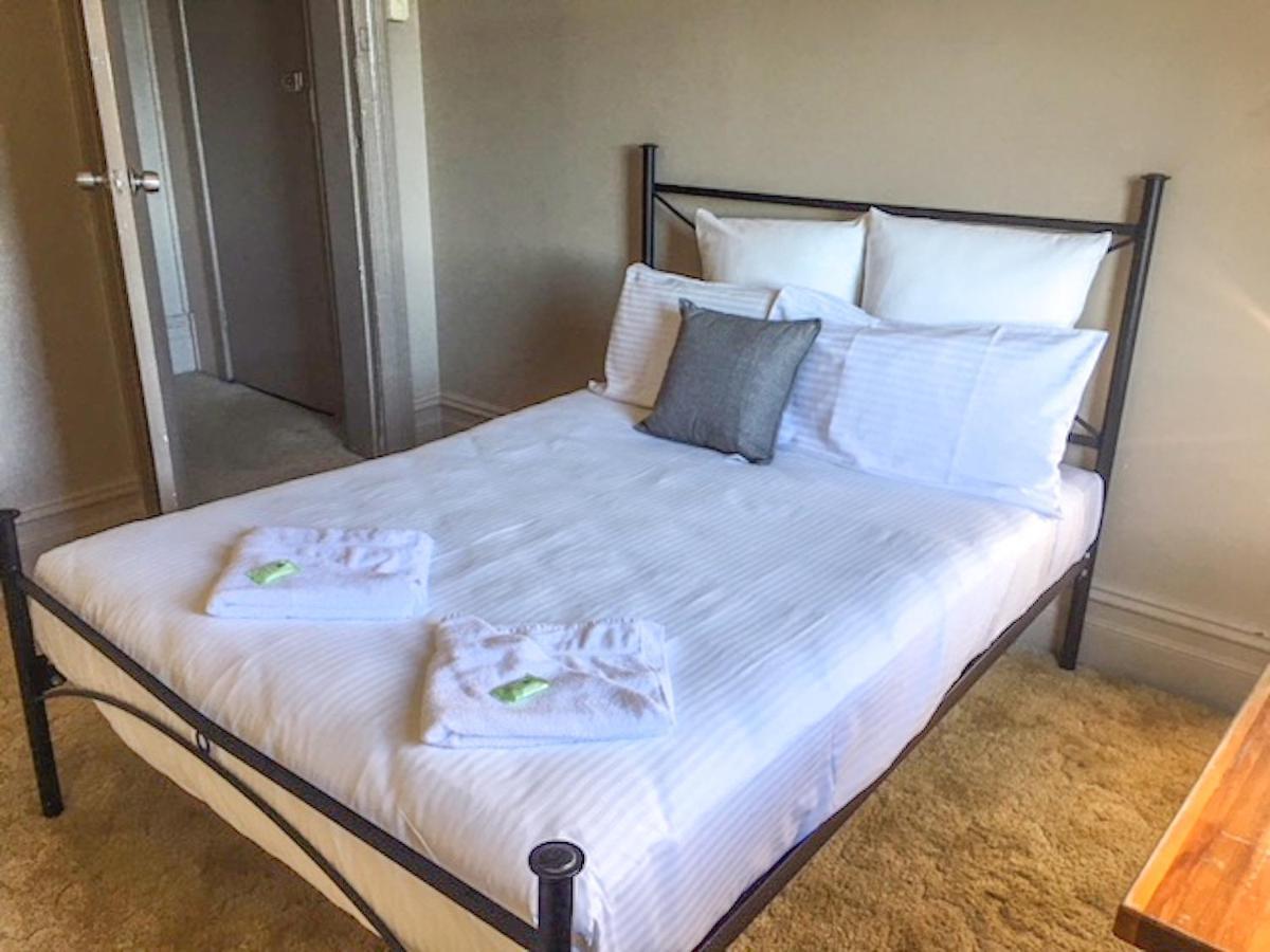Commercial Hotel Motel Литгоу Екстериор снимка